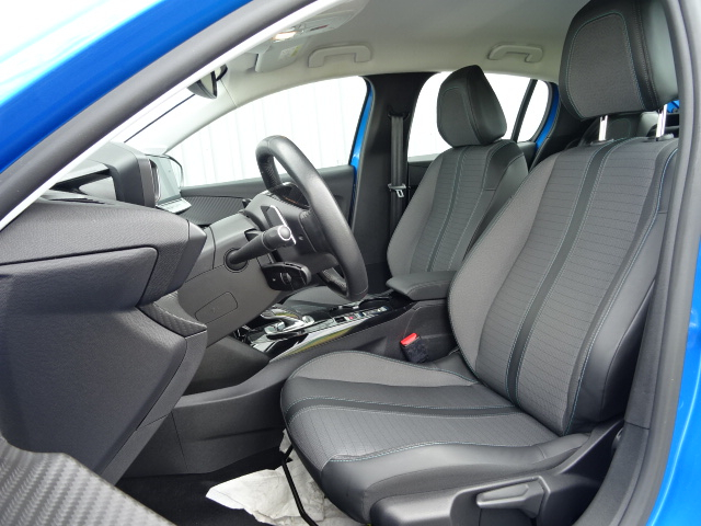 Peugeot 208 (2)