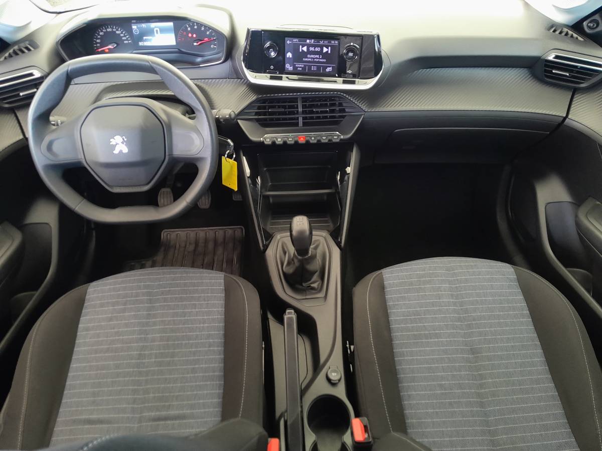 Peugeot 208 (2)